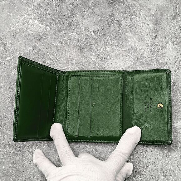 Louis Vuitton Green Epi Leather Compact Size Small Women’s Wallet Unisex - Picture 11 of 12